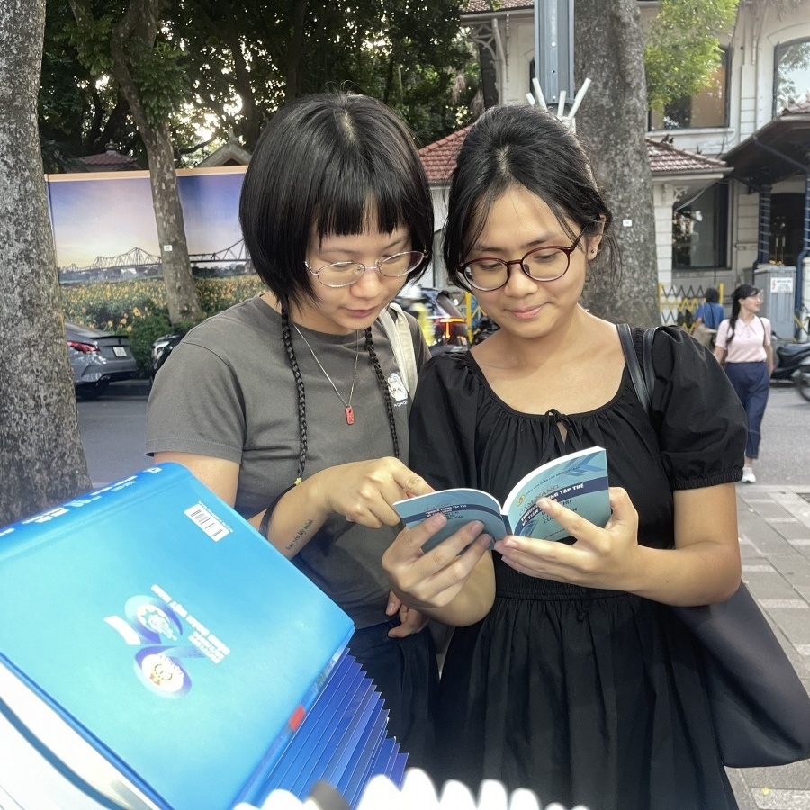 Nhà xuất bản Lao Động đưa sách bảo vệ quyền lợi người lao động đến gần độc giả
