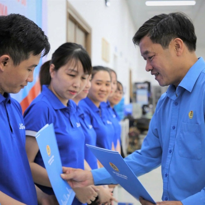 Sau 9 tháng, Công đoàn Việt Nam kết nạp hơn 686.000 đoàn viên