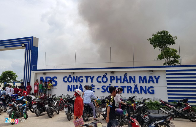Cháy lớn thiêu rụi nhà xưởng May Nhà Bè tại Sóc Trăng chay lon thieu rui nha xuong may nha be tai soc trang