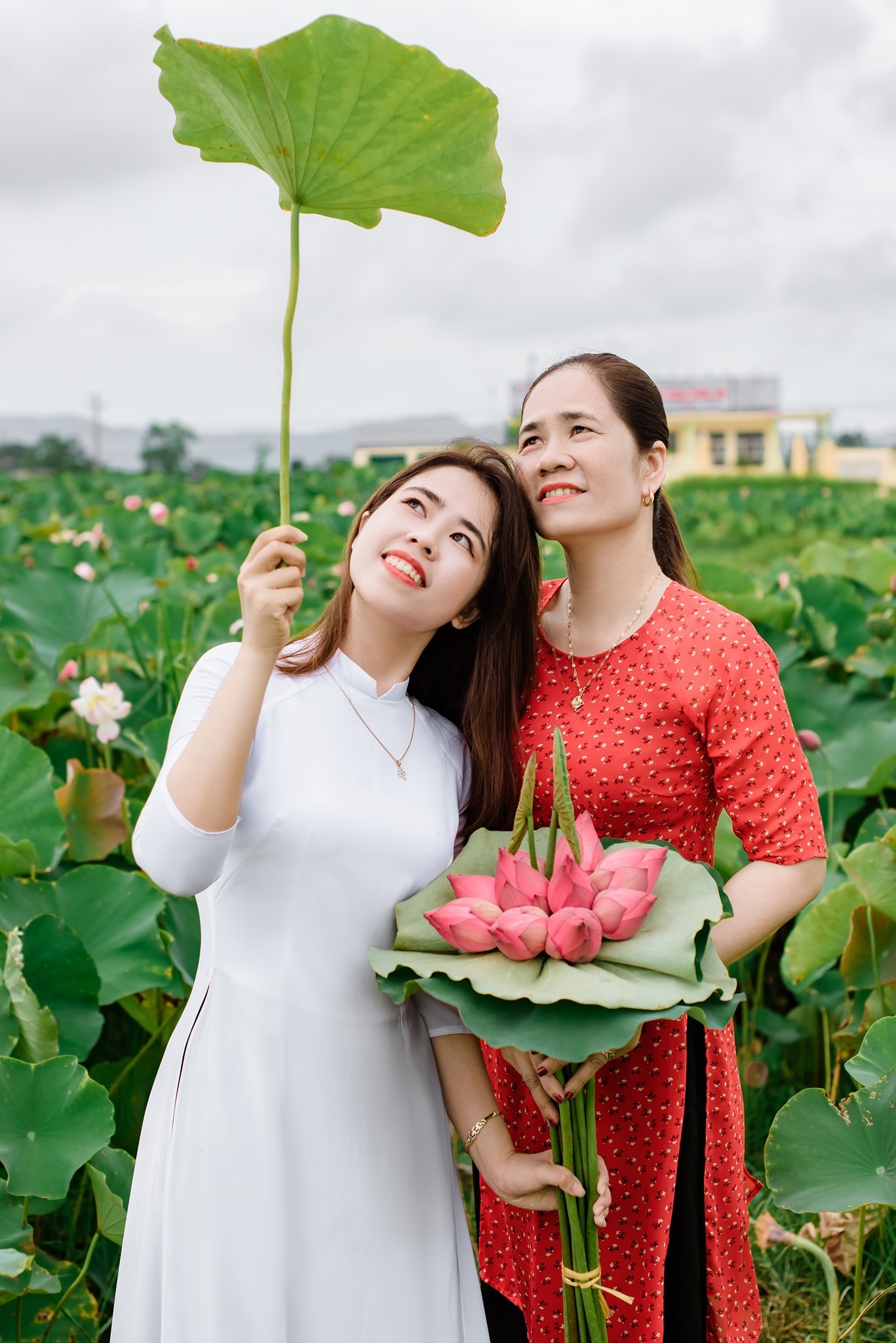 Ngắm vẻ đẹp yêu kiều của nàng thiếu nữ thôn quêb