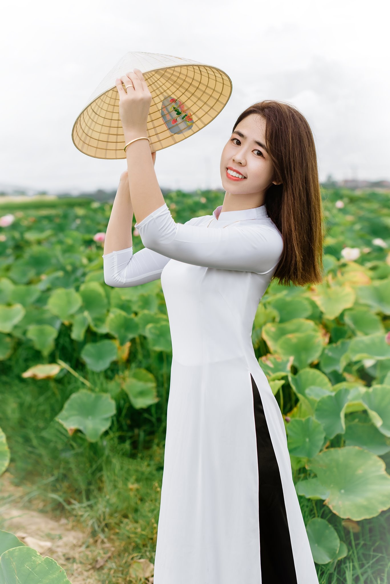 Ngắm vẻ đẹp yêu kiều của nàng thiếu nữ thôn quêb