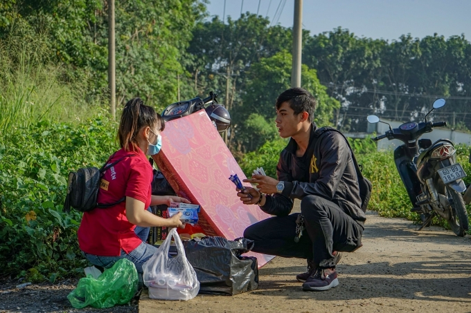 Chung tay giúp đỡ cụ già