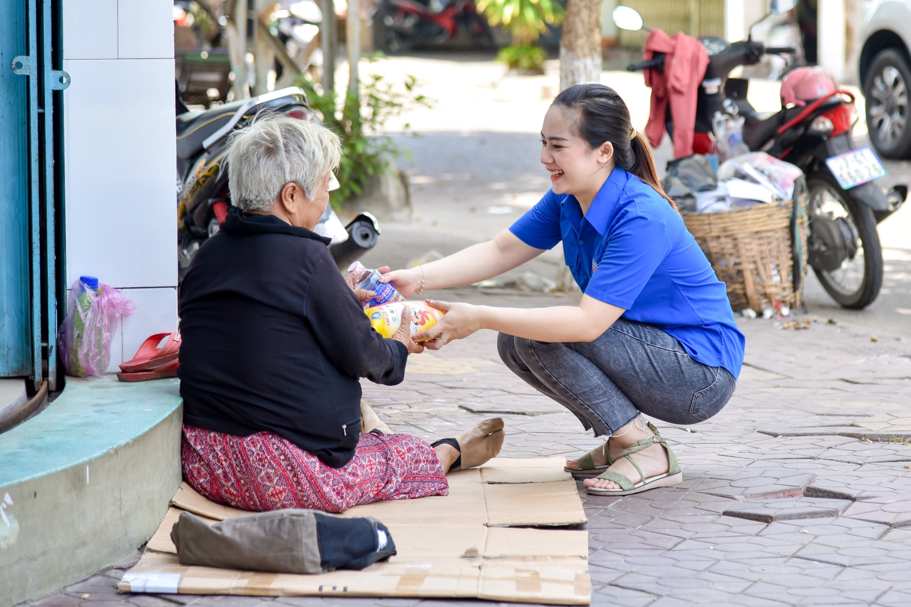 "NÉT ĐẸP LAO ĐỘNG VÀ CÔNG ĐOÀN"   NHỮNG TẤM LÒNG NHÂN ÁI