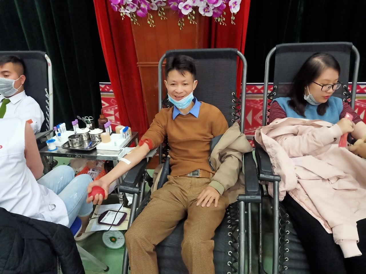 "NÉT ĐẸP LAO ĐỘNG VÀ CÔNG ĐOÀN"   NHỮNG TẤM LÒNG NHÂN ÁI