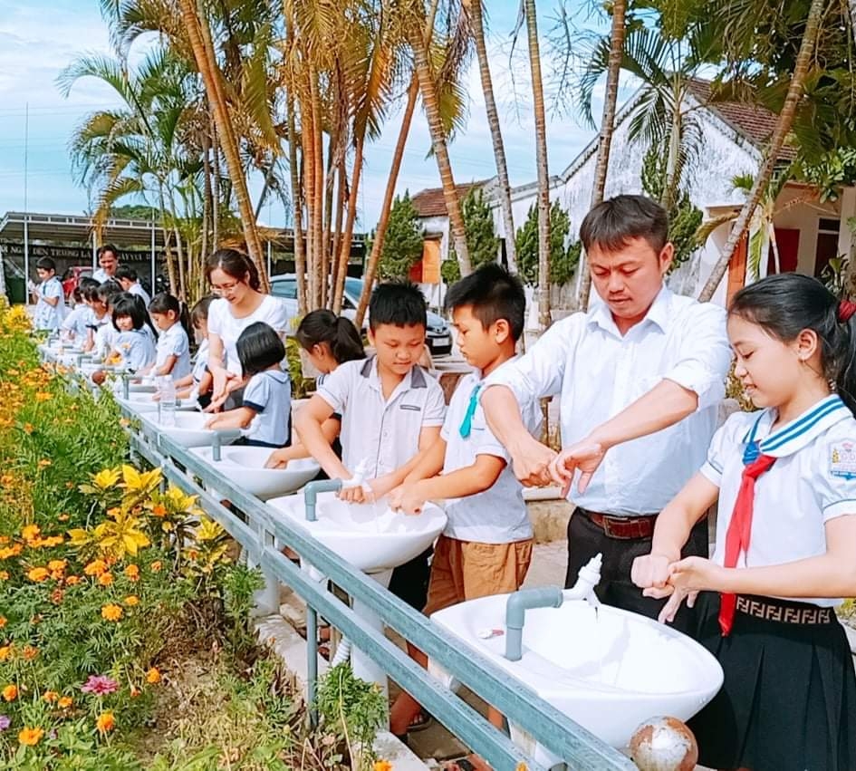 "NÉT ĐẸP LAO ĐỘNG VÀ CÔNG ĐOÀN"   NHỮNG TẤM LÒNG NHÂN ÁI