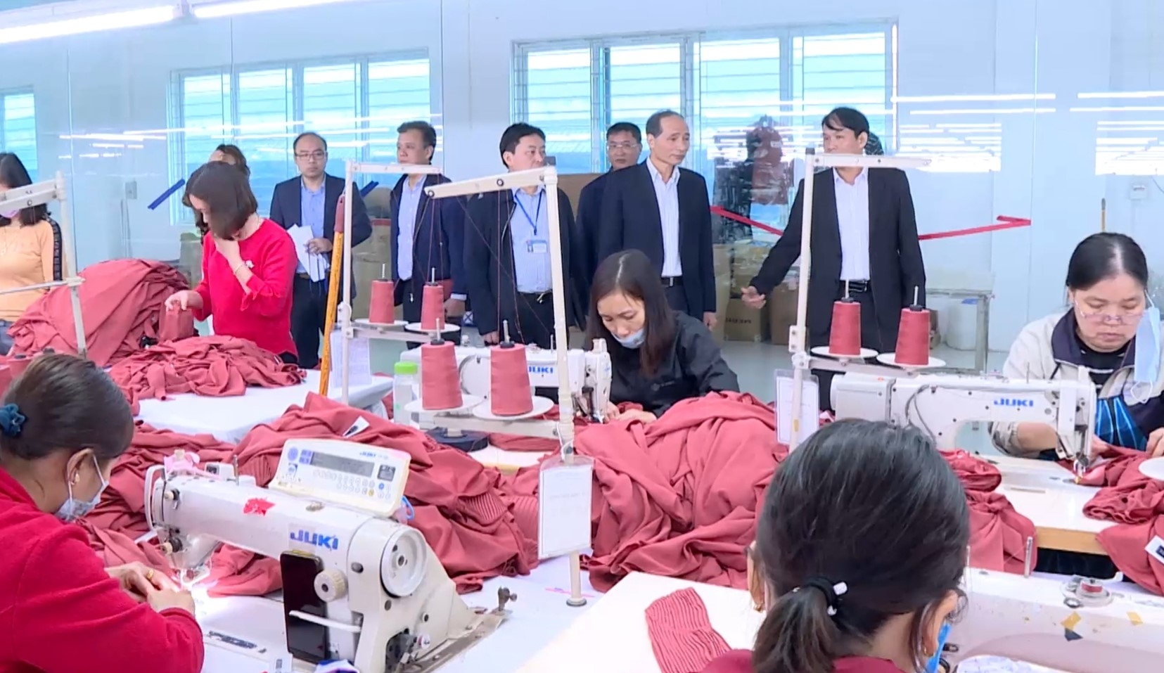 Công bố Top 20 Chương trình bình chọn "Doanh nghiệp an toàn tiêu biểu" ngành Dệt May Công bố Top 20 Chương trình bình chọn "Doanh nghiệp an toàn tiêu biểu" ngành Dệt May