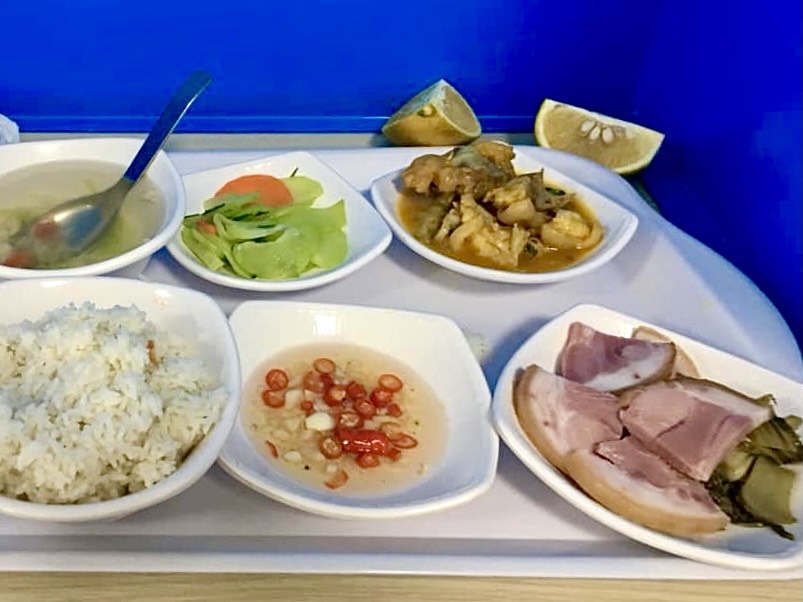 Cơm công nhân có gì? Cơm công nhân có gì?