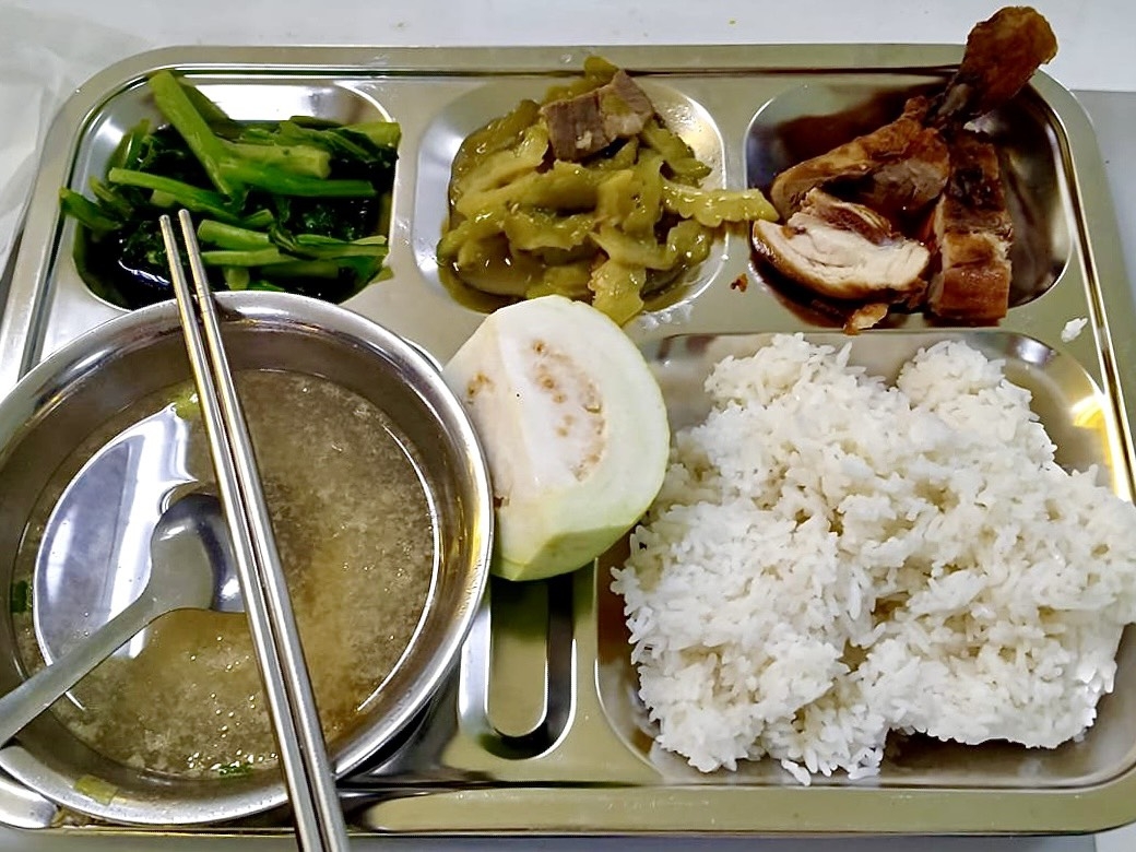 Cơm công nhân có gì? Cơm công nhân có gì?