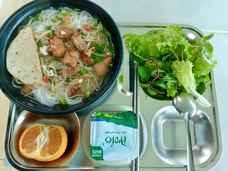 Cơm công nhân có gì? Cơm công nhân có gì?