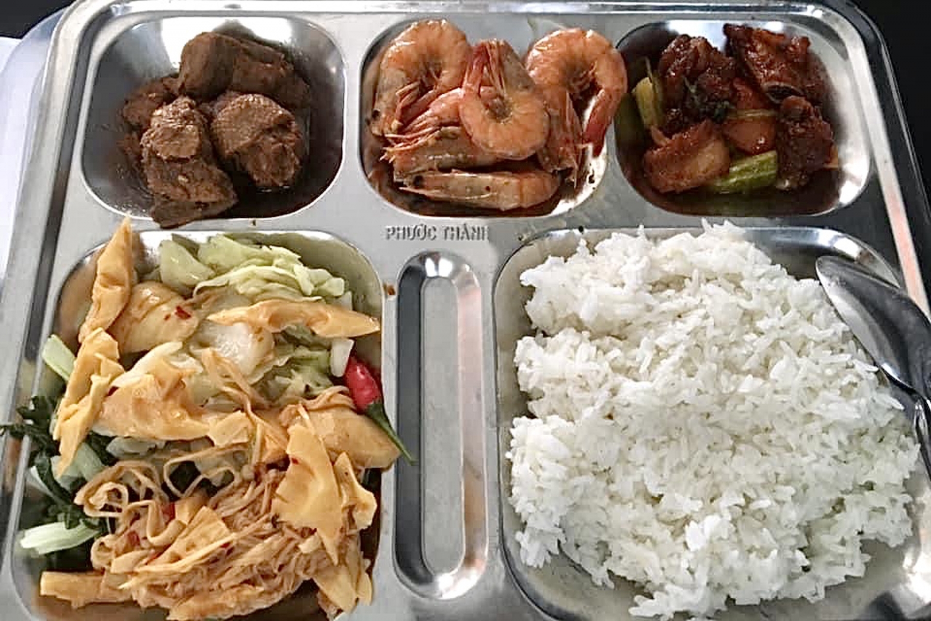 Cơm công nhân có gì? Cơm công nhân có gì?