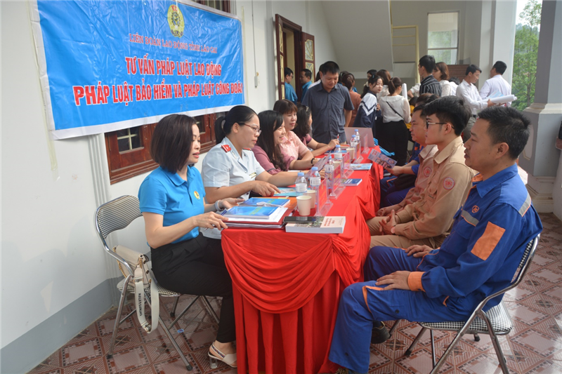 Công đoàn Lào Cai: Chăm lo, bảo vệ quyền và lợi ích hợp pháp, chính đáng cho CNVCLĐ Công đoàn Lào Cai: Chăm lo, bảo vệ quyền và lợi ích hợp pháp, chính đáng cho CNVCLĐ