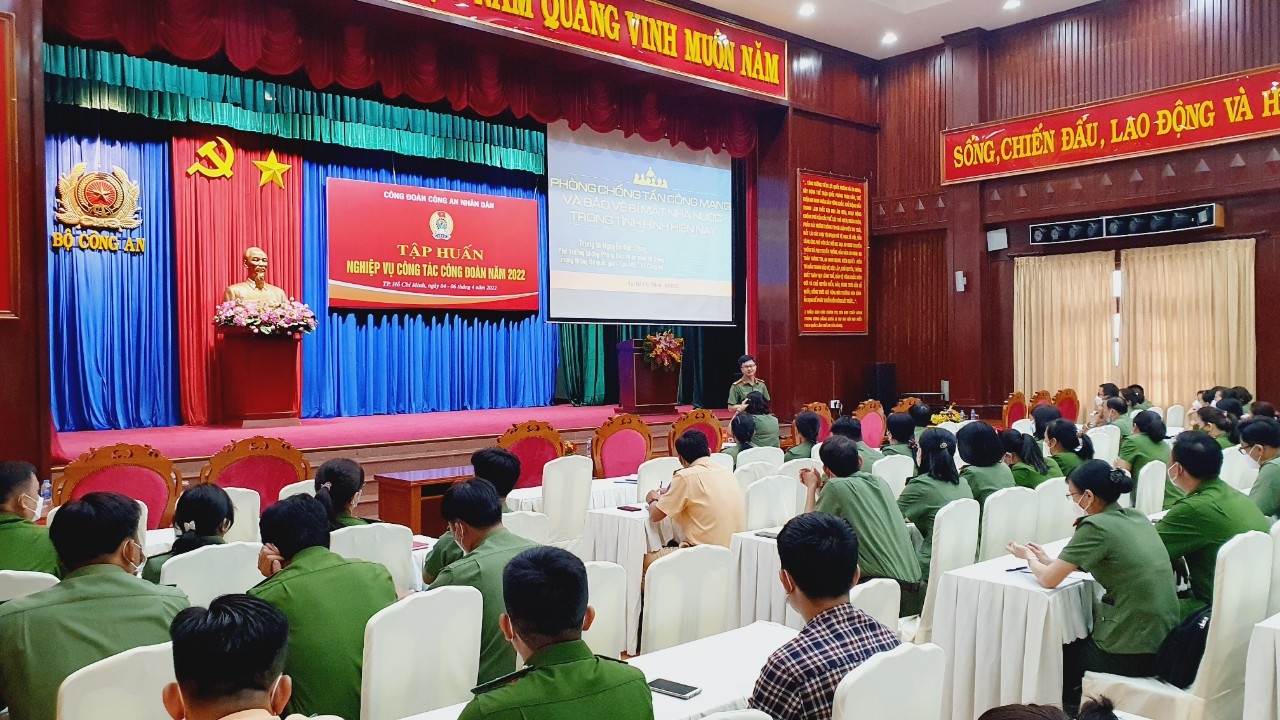 Nâng cao năng lực truyền thông cho cán bộ công đoàn Nâng cao năng lực truyền thông cho cán bộ công đoàn