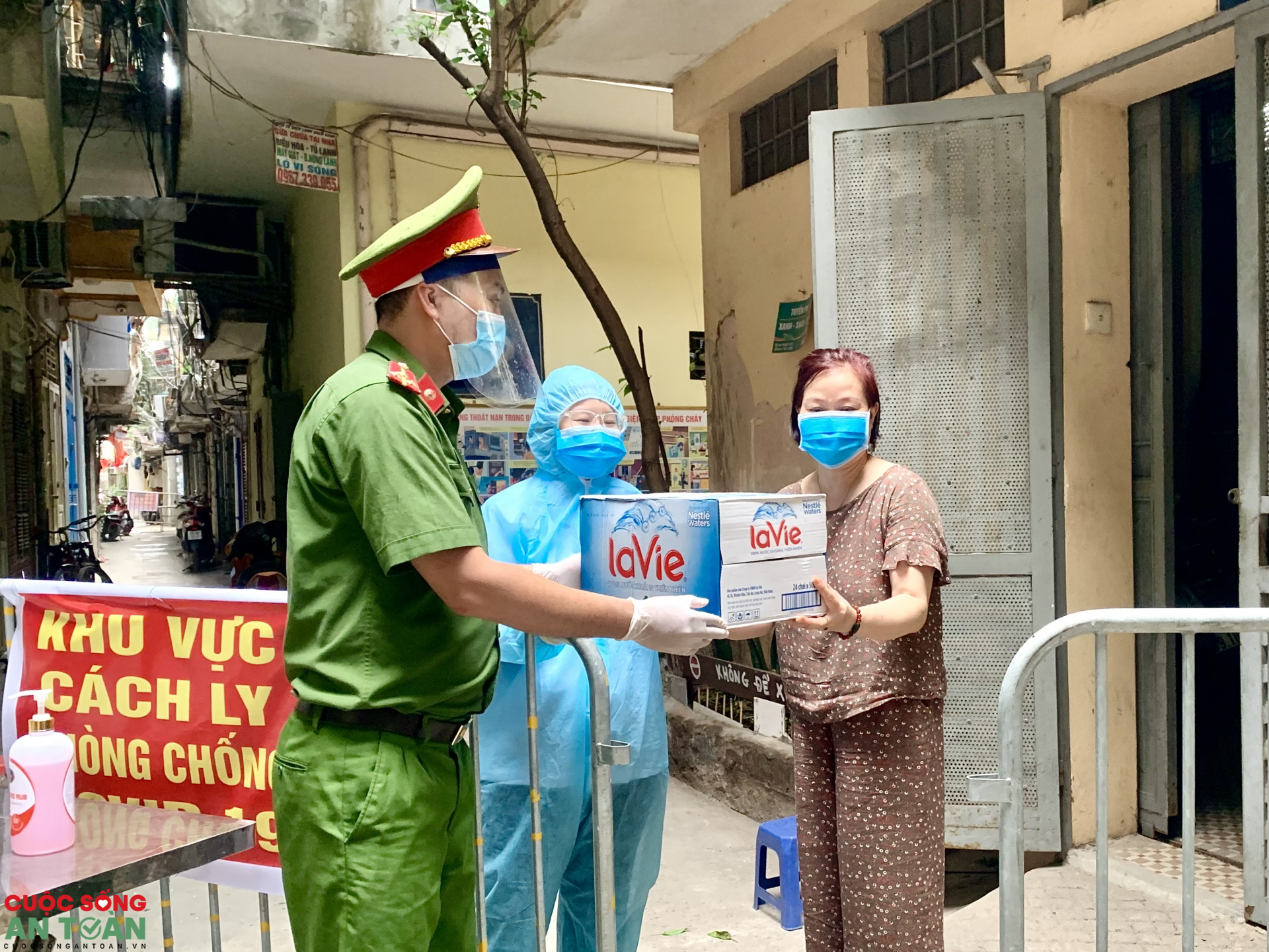 Công điện hoả tốc số 18: Hà Nội chính thức giãn cách xã hội thêm 15 ngày Công điện hoả tốc số 18: Hà Nội chính thức giãn cách xã hội thêm 15 ngày