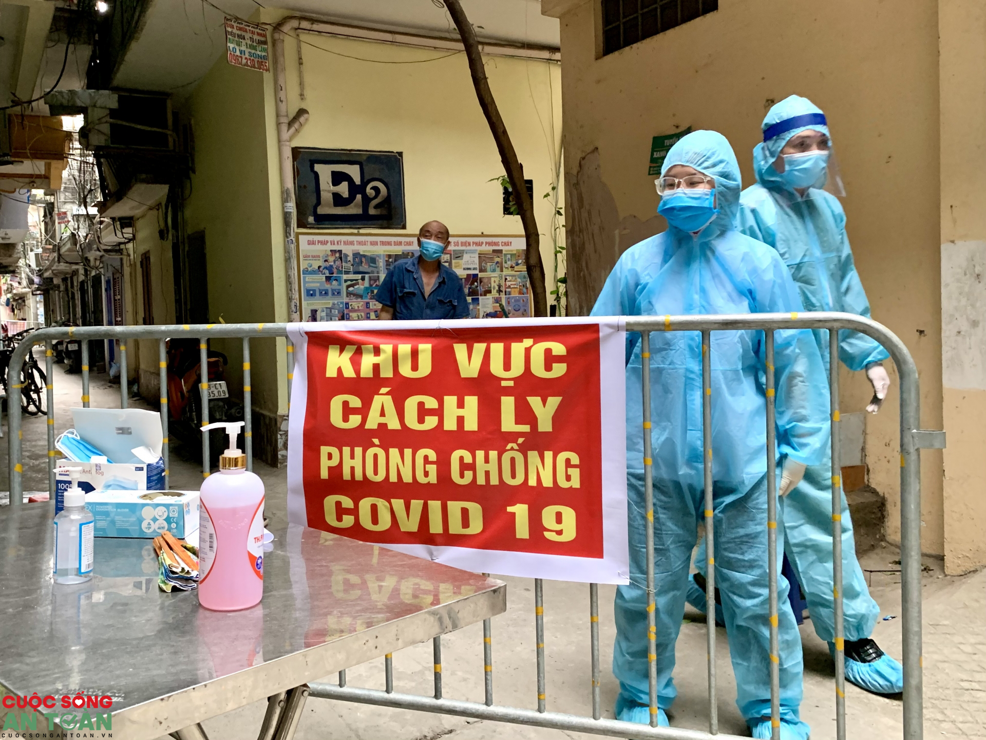 Công điện hoả tốc số 18: Hà Nội chính thức giãn cách xã hội thêm 15 ngày Công điện hoả tốc số 18: Hà Nội chính thức giãn cách xã hội thêm 15 ngày