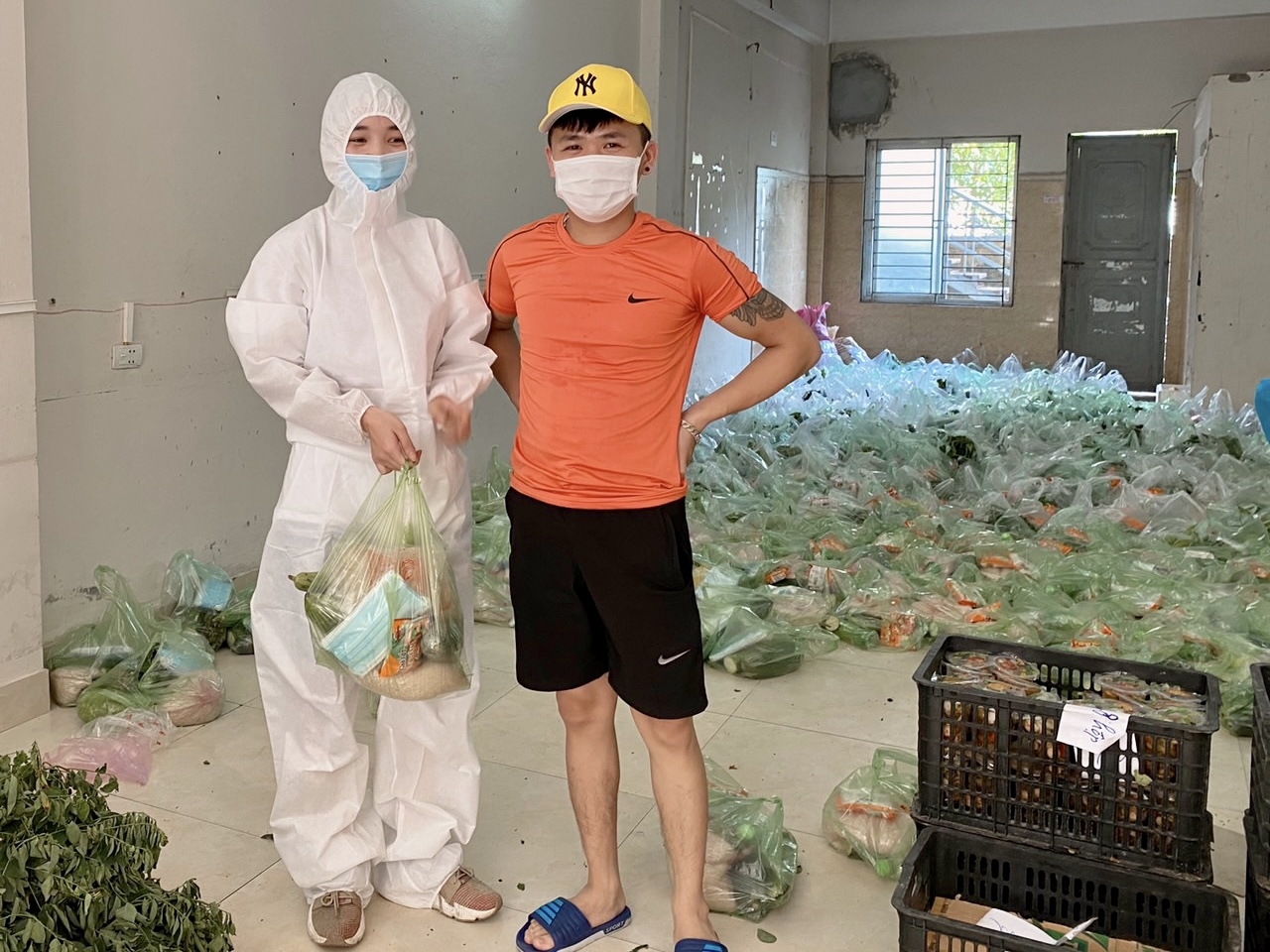 Mẹ đơn thân ở lại tâm dịch để hỗ trợ công nhân Bắc GIang