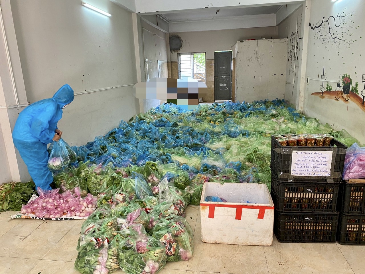 Mẹ đơn thân ở lại tâm dịch để hỗ trợ công nhân Bắc GIang