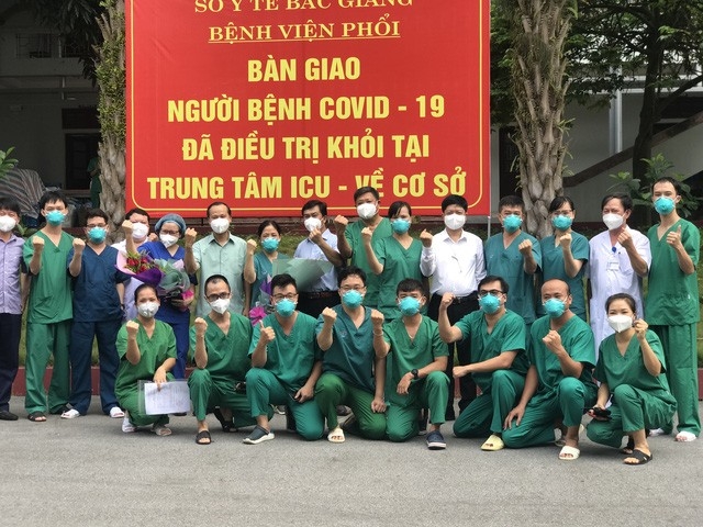 2 bệnh nhân COVID-19 nặng đầu tiên ở Bắc Giang khỏi bệnh 2 bệnh nhân COVID-19 nặng đầu tiên ở Bắc Giang khỏi bệnh