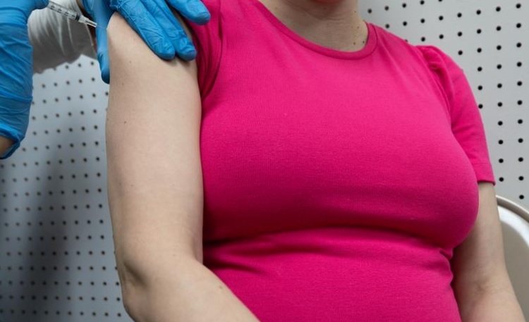 Phụ nữ mang thai có nên tiêm vaccine ngừa Covid-19 hay không?