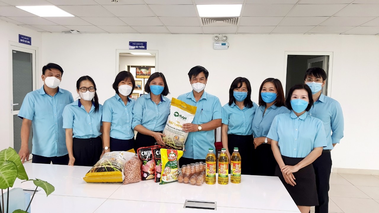 Công đoàn Công ty In Tiến Bộ hỗ trợ con em đoàn viên gặp khó khăn trong học tập Công đoàn Công ty In Tiến Bộ hỗ trợ con em đoàn viên gặp khó khăn trong học tập