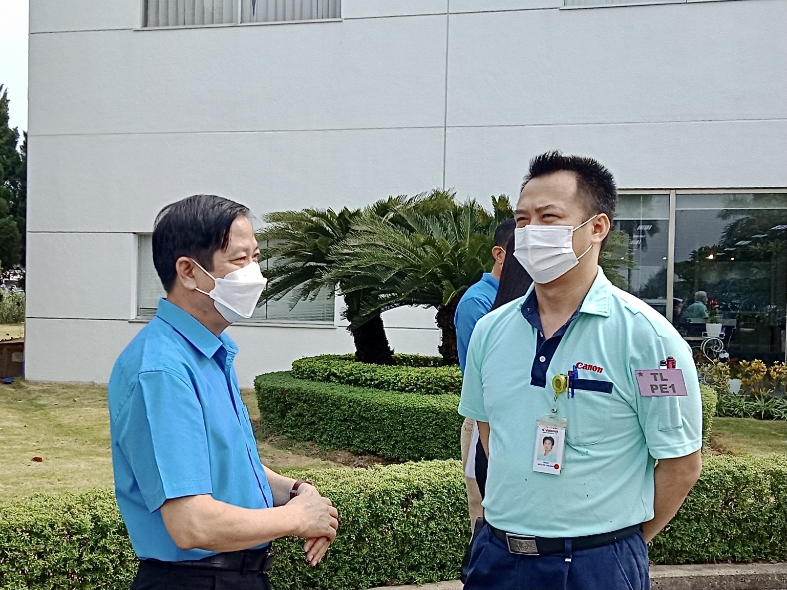 300 đoàn viên, người lao động Công ty TNHH Canon Việt Nam nhận hỗ trợ từ LĐLĐ TP Hà Nội 300 đoàn viên, người lao động Công ty TNHH Canon Việt Nam nhận hỗ trợ từ LĐLĐ TP Hà Nội