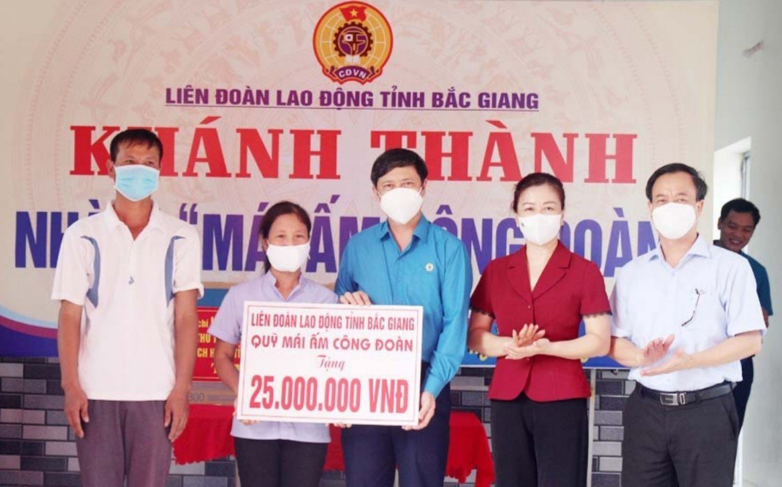 Bắc Giang – từ con đường chống dịch đến Huân chương Lao động hạng Ba Bắc Giang – từ con đường chống dịch đến Huân chương Lao động hạng Ba