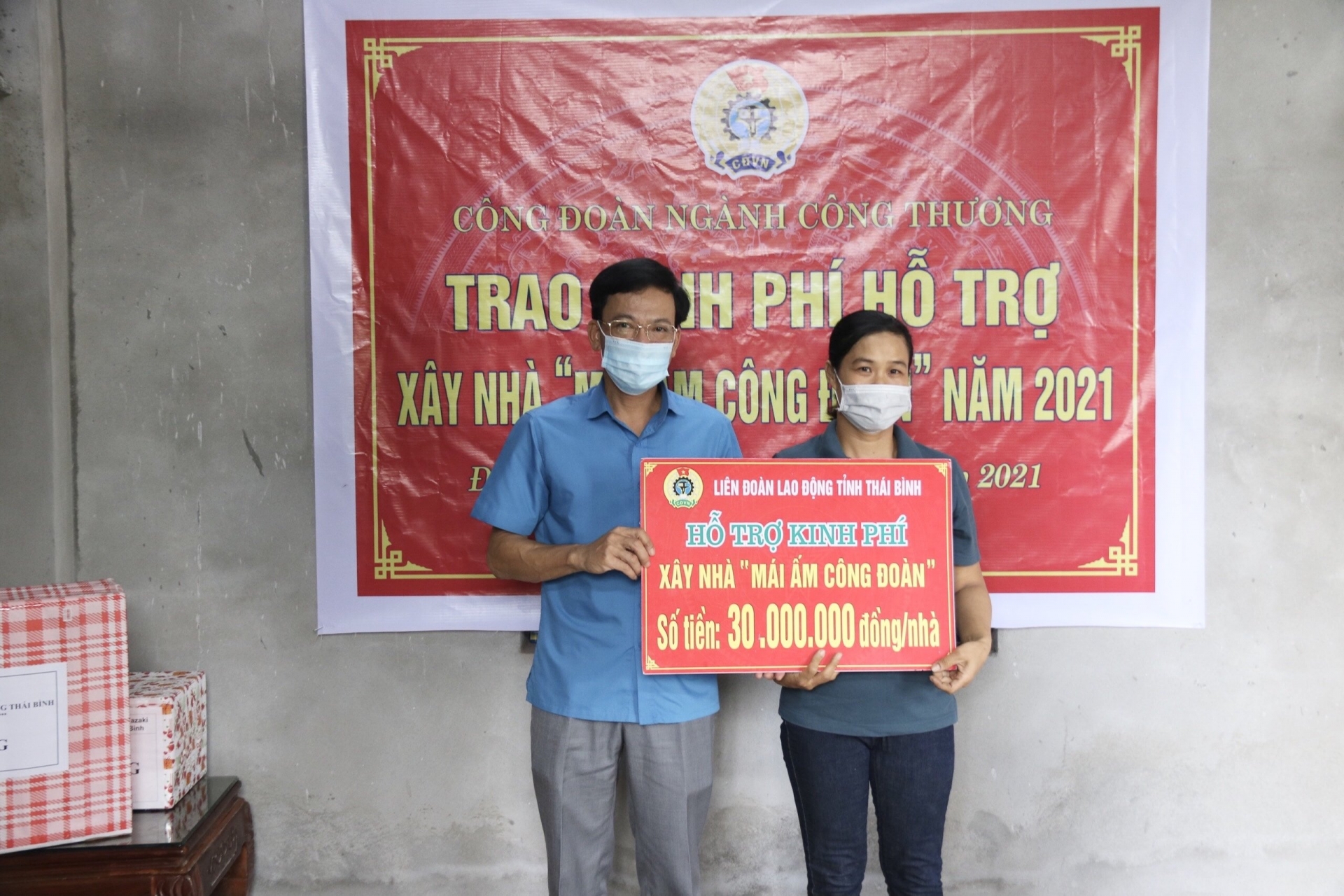 Thái Bình: Công đoàn ngành Công thương tổ chức trao kinh phí "Mái ấm công đoàn" Thái Bình: Công đoàn ngành Công thương tổ chức trao kinh phí "Mái ấm công đoàn"