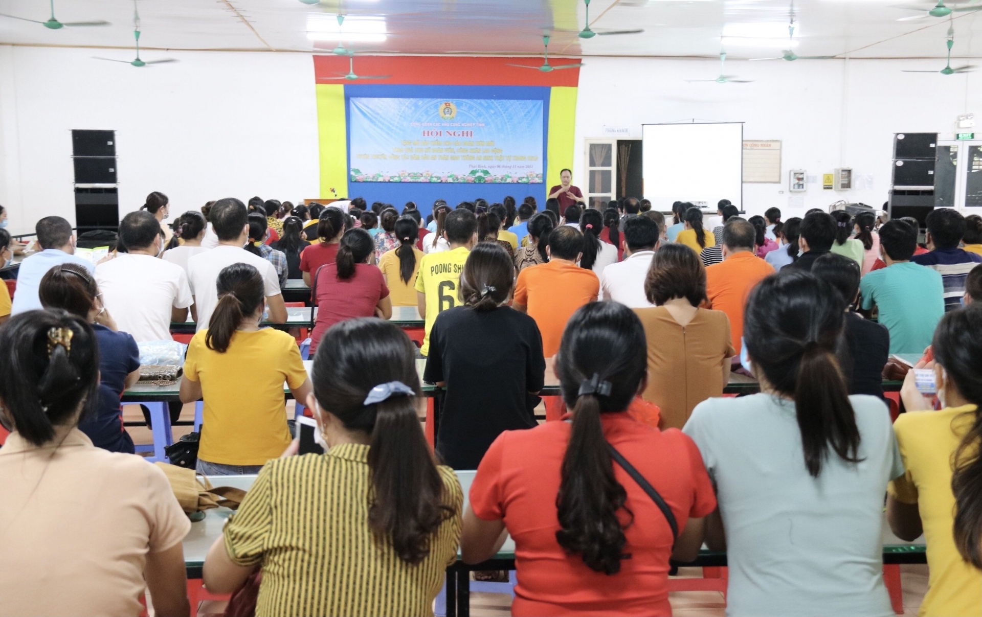 Công đoàn các KCN tỉnh Thái Bình: Tuyên truyền pháp luật cho hàng trăm đoàn viên Công đoàn các KCN tỉnh Thái Bình: Tuyên truyền pháp luật cho hàng trăm đoàn viên