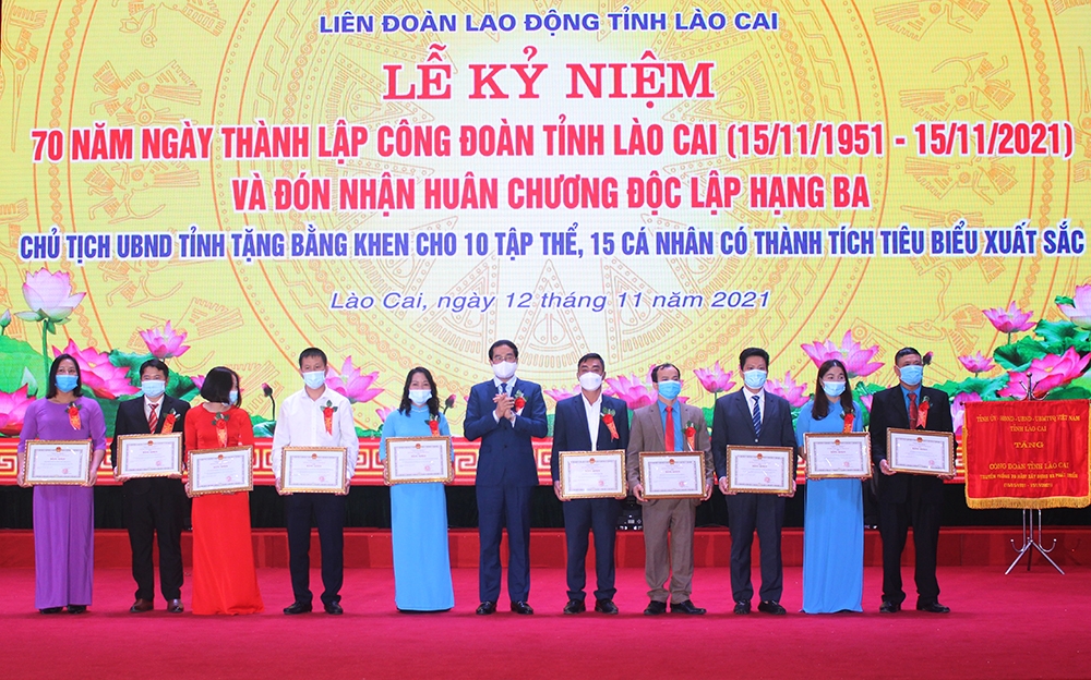 Huân chương Độc lập hạng Ba - Dấu ấn 70 năm thành lập Công đoàn tỉnh Lào Cai Huân chương Độc lập hạng Ba - Dấu ấn 70 năm thành lập Công đoàn tỉnh Lào Cai