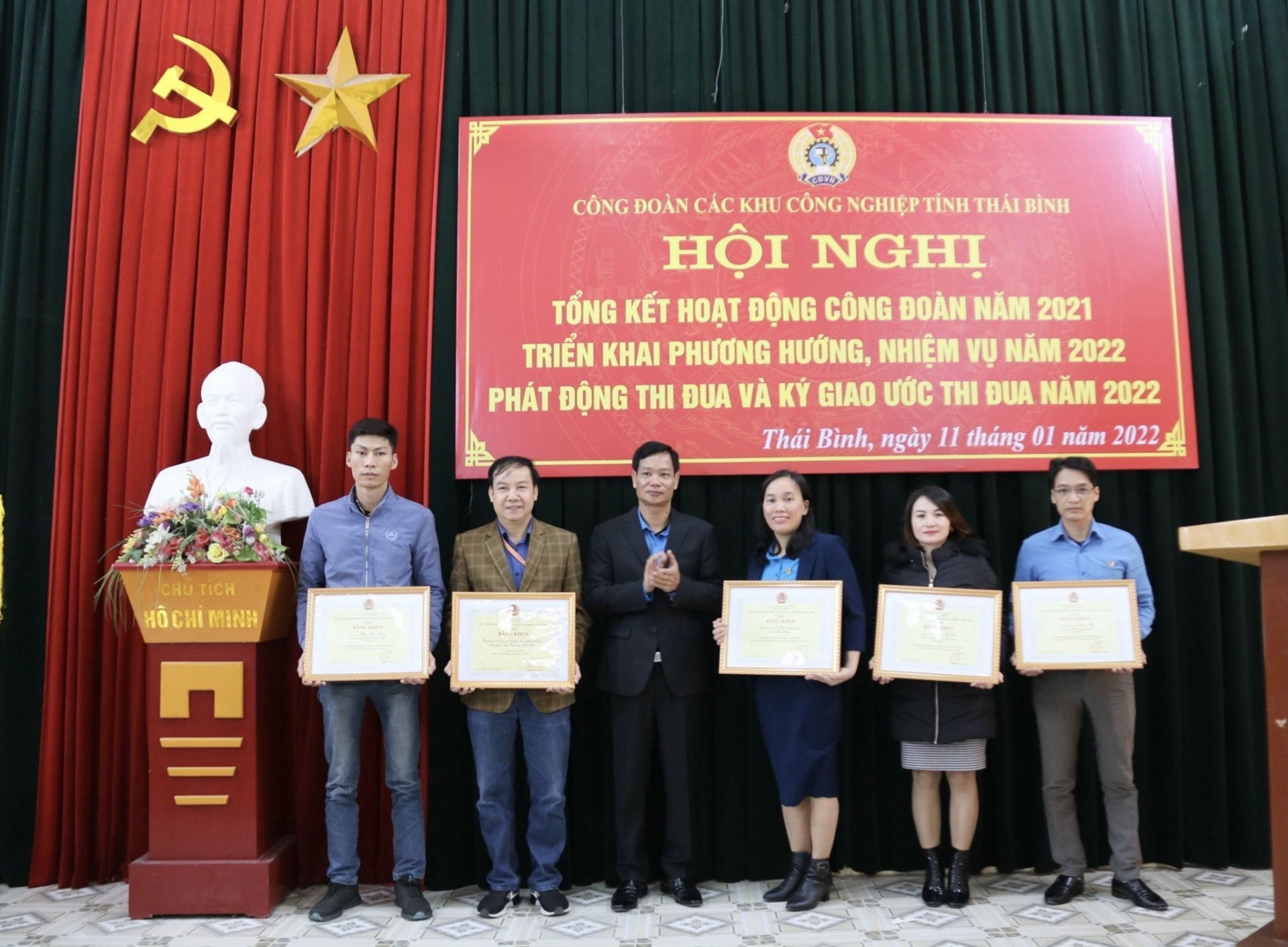 Thái Bình: Công đoàn trao tặng hàng nghìn suất quà, hỗ trợ đoàn viên, người lao động Thái Bình: Công đoàn trao tặng hàng nghìn suất quà, hỗ trợ đoàn viên, người lao động