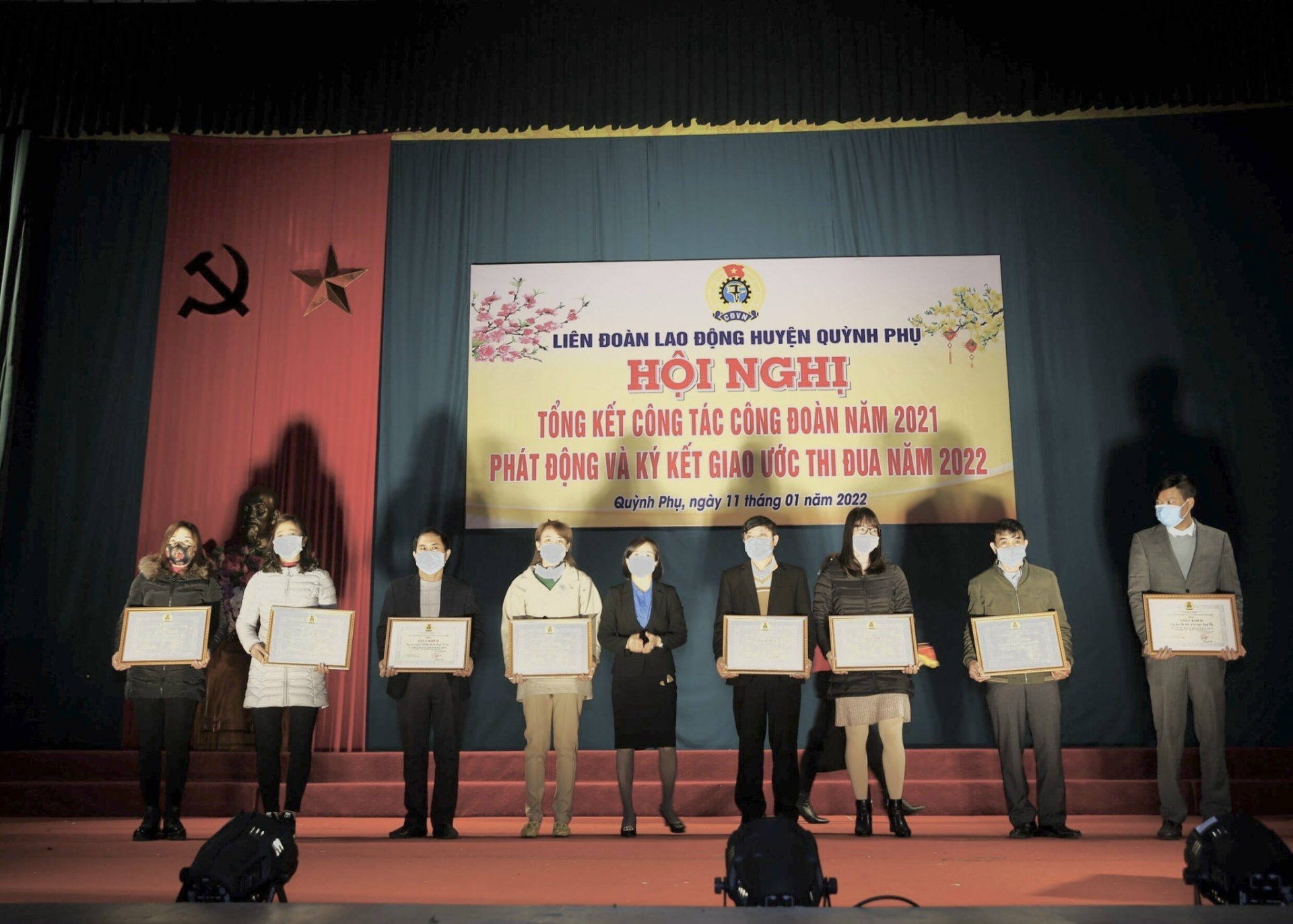 Hiệu quả từ phong trào thi đua và hoạt động chăm lo của tổ chức Công đoàn Hiệu quả từ phong trào thi đua và hoạt động chăm lo của tổ chức Công đoàn