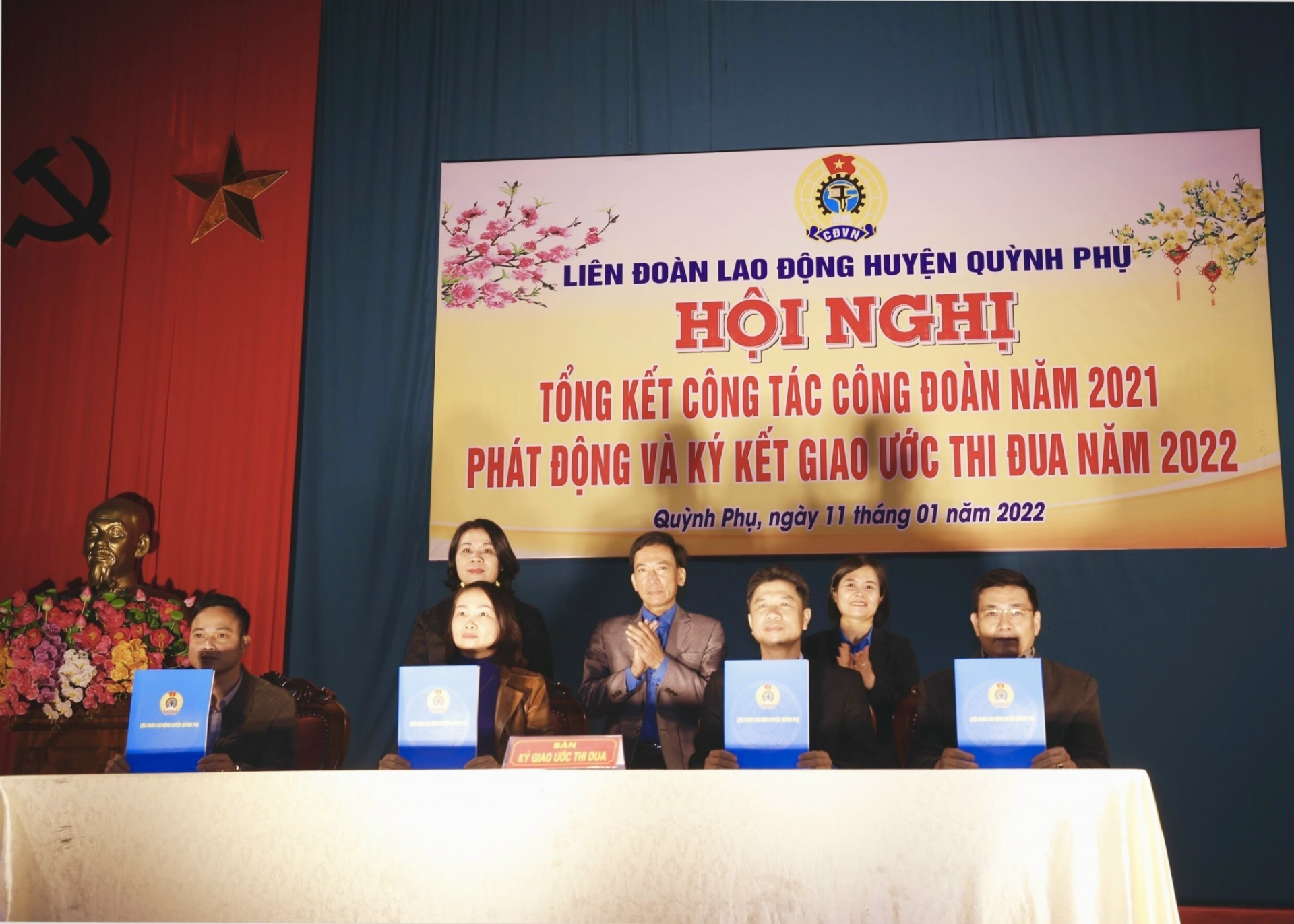 Hiệu quả từ phong trào thi đua và hoạt động chăm lo của tổ chức Công đoàn Hiệu quả từ phong trào thi đua và hoạt động chăm lo của tổ chức Công đoàn