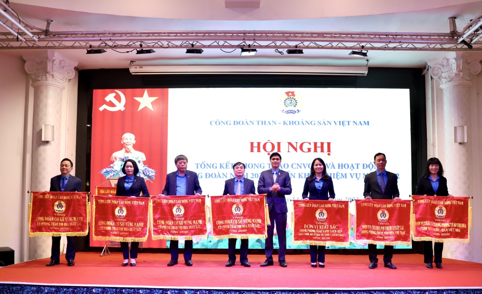 Công đoàn TKV: Thực hiện tốt công tác chăm lo, bảo vệ NLĐ trong tình hình mới Công đoàn TKV: Thực hiện tốt công tác chăm lo, bảo vệ NLĐ trong tình hình mới