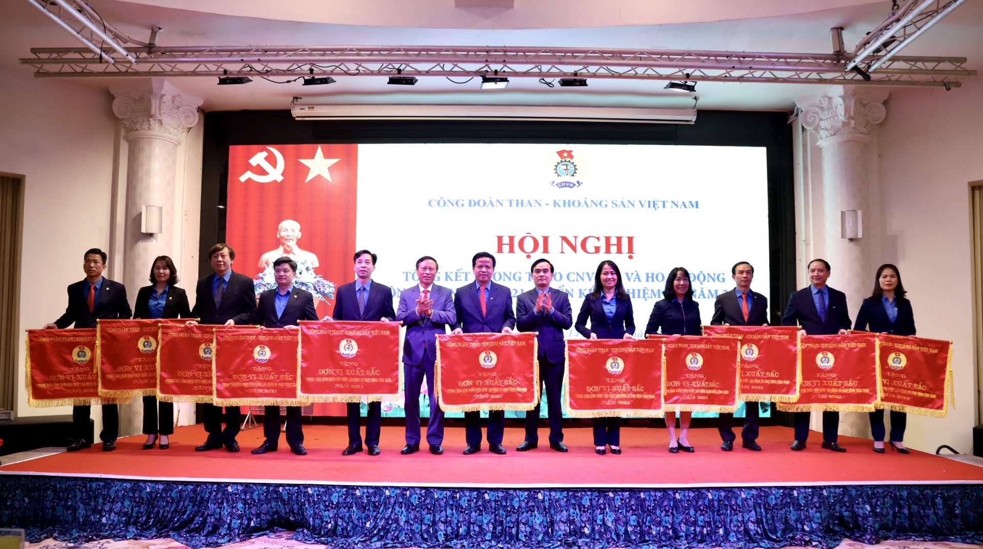 Công đoàn TKV: Thực hiện tốt công tác chăm lo, bảo vệ NLĐ trong tình hình mới Công đoàn TKV: Thực hiện tốt công tác chăm lo, bảo vệ NLĐ trong tình hình mới