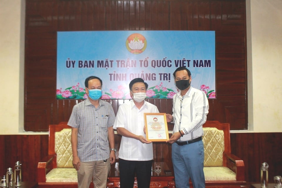 NSƯT Hoài Linh cần lên tiếng với ai?