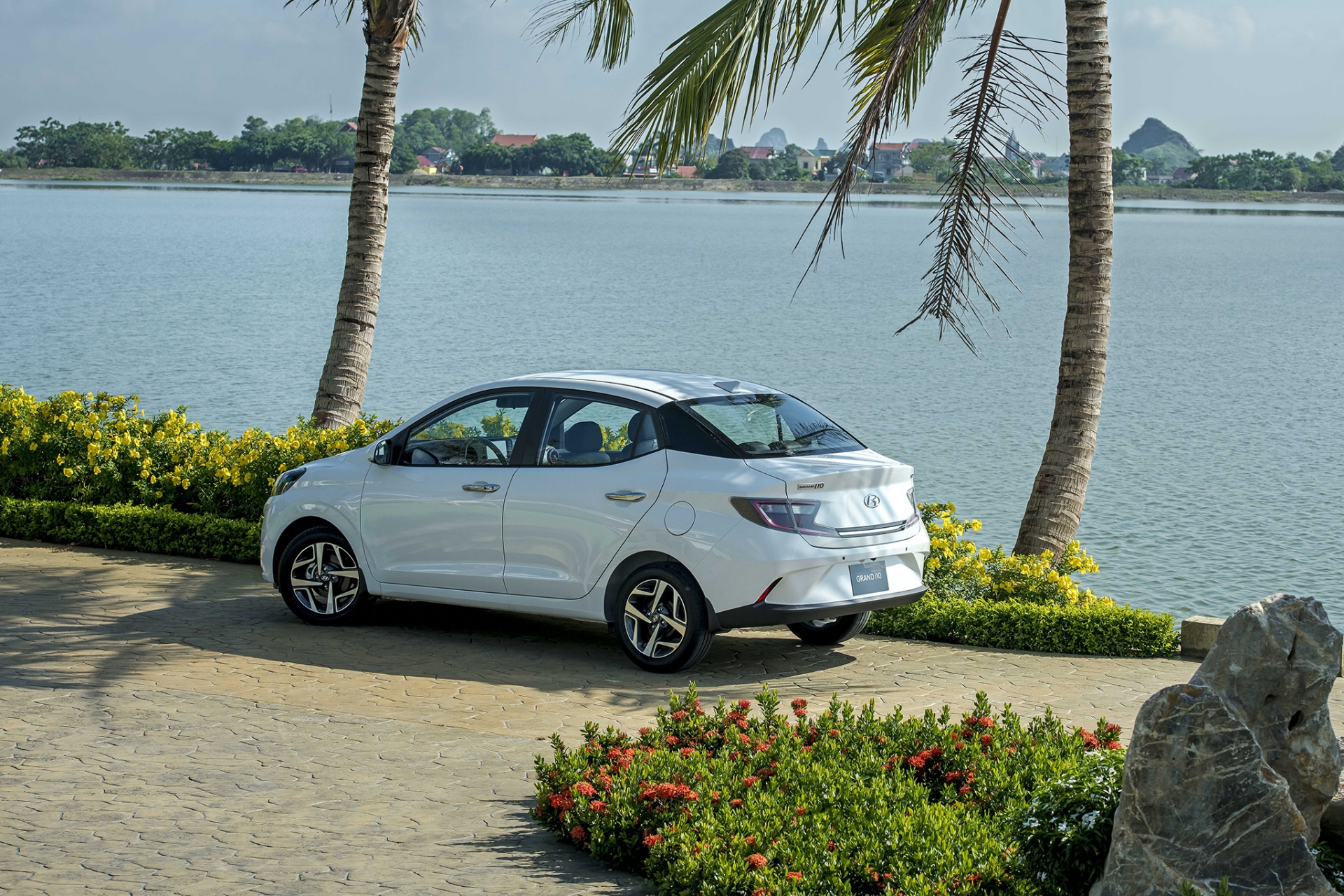 Hyundai Grand i10 thế hệ mới ra mắt, giá từ 360 triệu đồng Hyundai Grand i10 thế hệ mới ra mắt, giá từ 360 triệu đồng