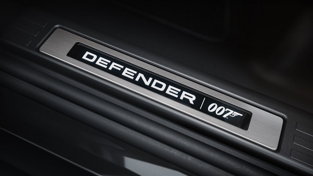 Land Rover ra mắt Defender phiên bản Điệp viên 007