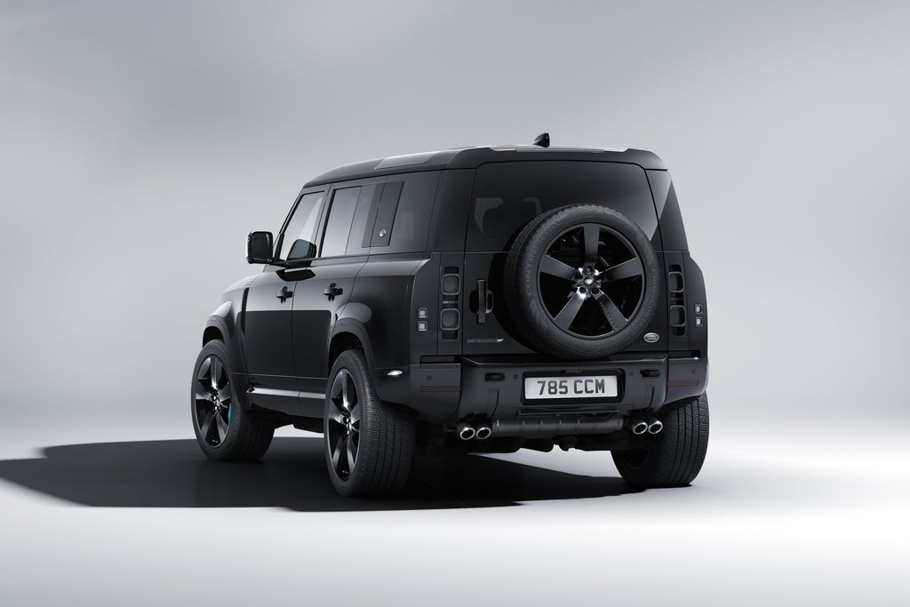 Land Rover ra mắt Defender phiên bản Điệp viên 007