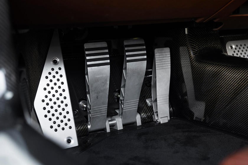 Siêu phẩm Porsche Carrera GT vượt ngưỡng đấu giá hơn 1 triệu USD Siêu phẩm Porsche Carrera GT vượt ngưỡng đấu giá hơn 1 triệu USD
