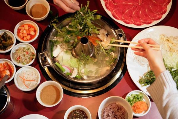 5 thói quen sai lầm khi ăn lẩu dễ gây hại sức khỏe