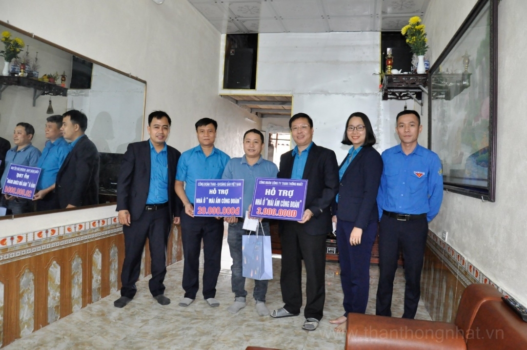 Công đoàn Than Thống Nhất - TKV hỗ trợ sửa chữa nhà cho công nhân gặp khó khăn Công đoàn Than Thống Nhất - TKV hỗ trợ sửa chữa nhà cho công nhân gặp khó khăn