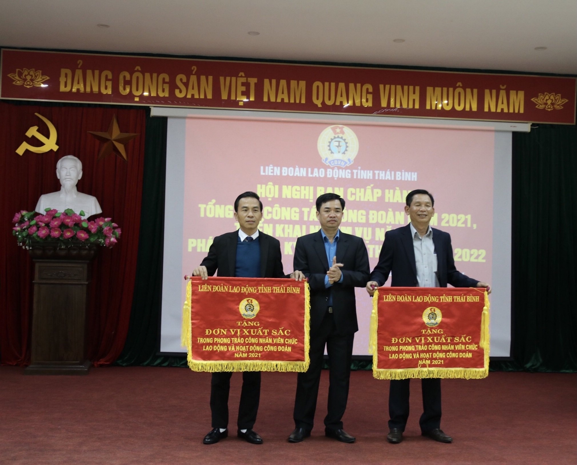 Thái Bình: Tổng kết hoạt động công tác Công đoàn và ký giao ước thi đua năm 2022