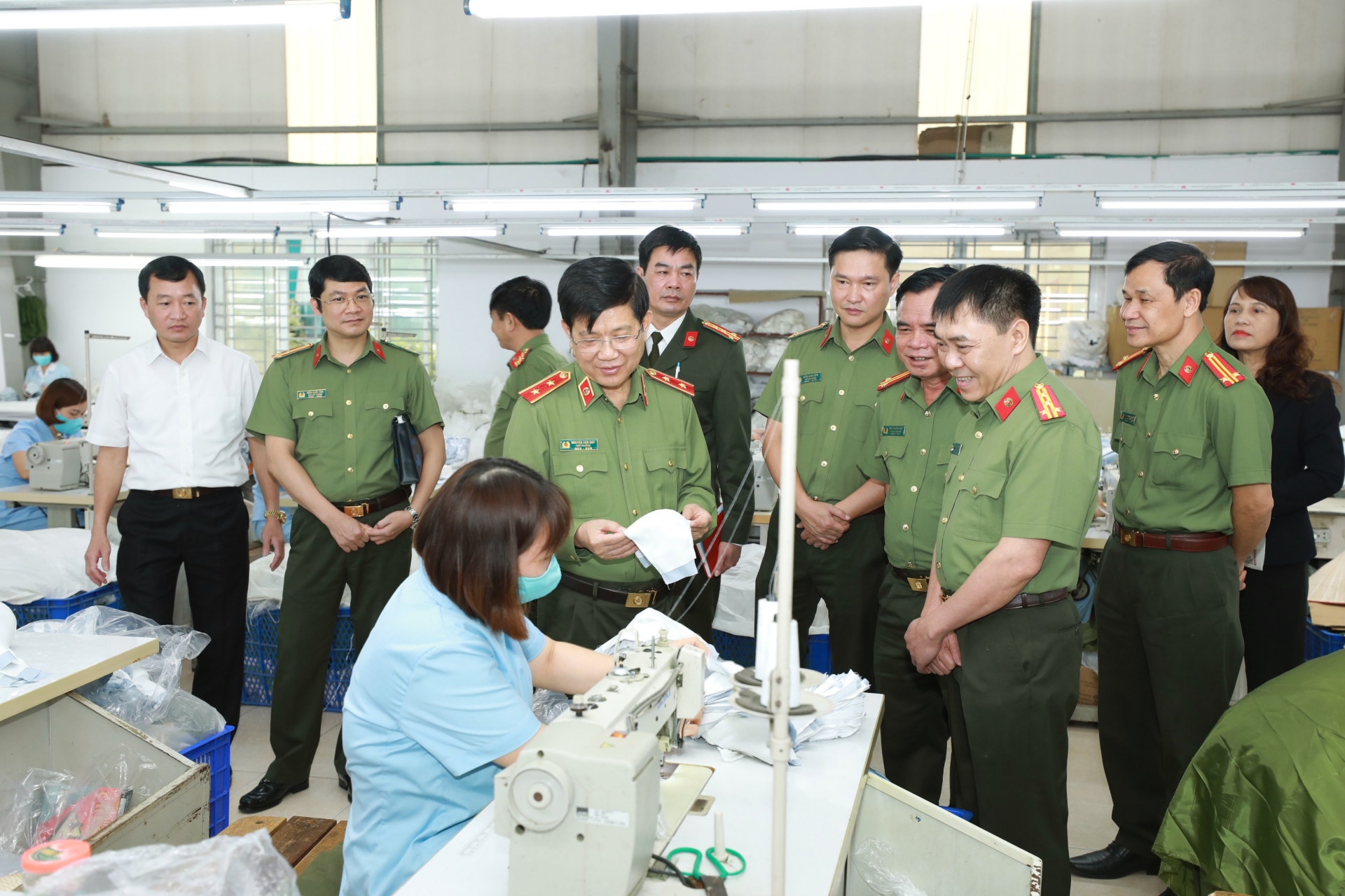 Đảm bảo tháng lương thứ 13 và chi lương bổ sung cho người lao động dịp Tết Đảm bảo tháng lương thứ 13 và chi lương bổ sung cho người lao động dịp Tết