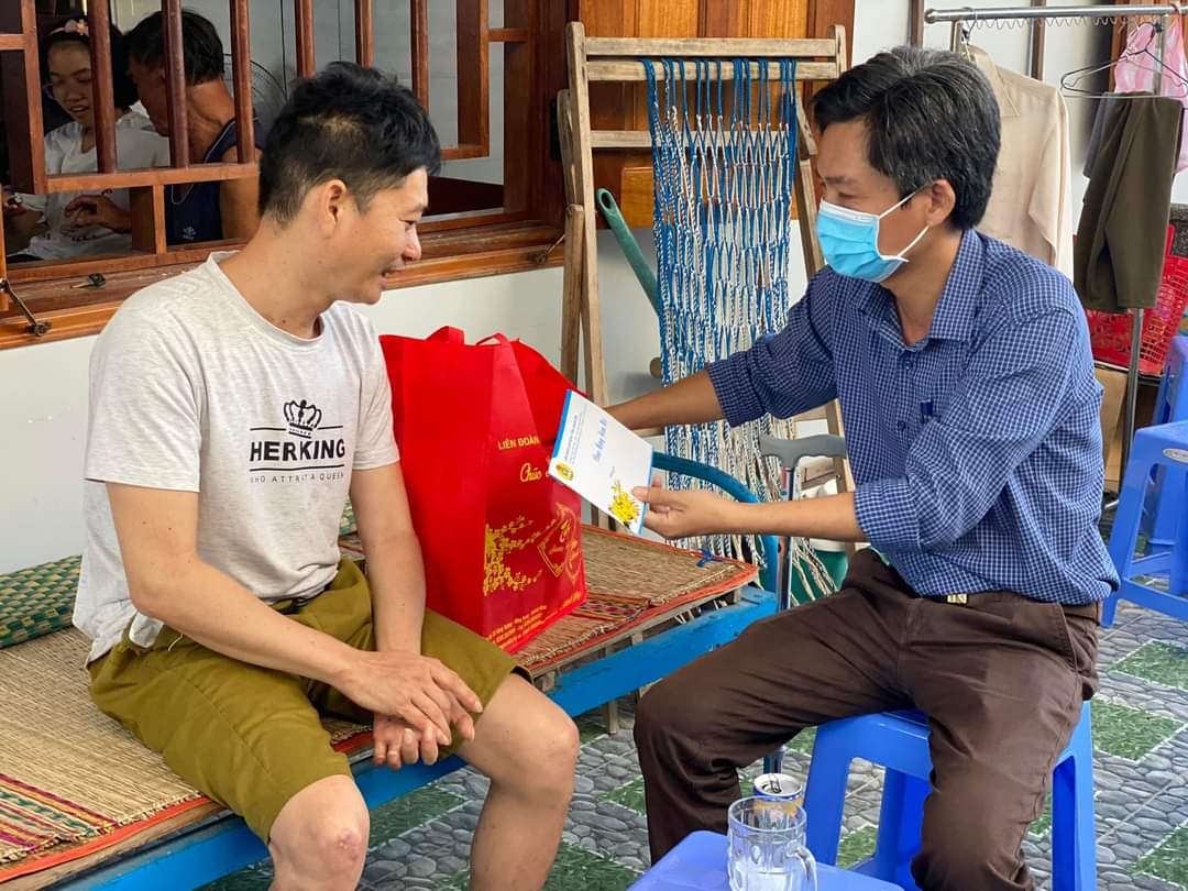 “Từ ngày anh bị tai nạn, tất cả trở về con số 0, nhưng tôi không tuyệt vọng” “Từ ngày anh bị tai nạn, tất cả trở về con số 0, nhưng tôi không tuyệt vọng”