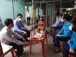 Công nhân cài Bluezone, có thường trú, tạm trú tại Cẩm Giàng mới được trở lại làm việc