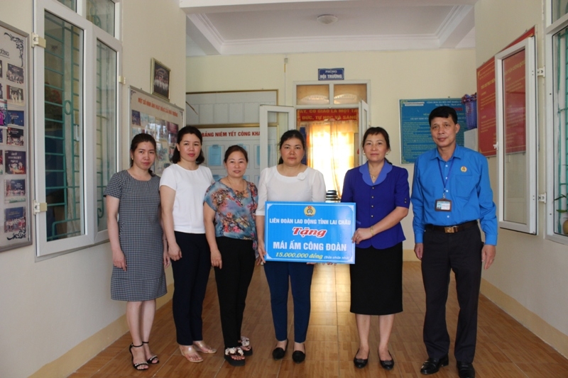 "Tôi đã có ngôi nhà mơ ước nhờ vay vốn từ quỹ Tương hỗ Công đoàn” "Tôi đã có ngôi nhà mơ ước nhờ vay vốn từ quỹ Tương hỗ Công đoàn”