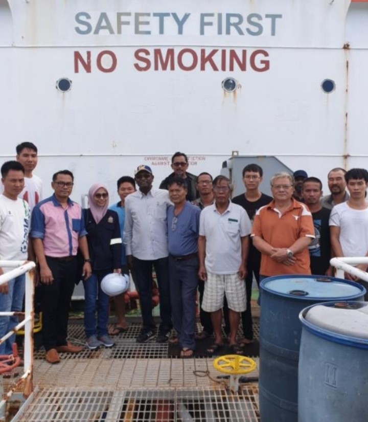 Vụ nợ lương thuyền viên tàu Việt Tín 01: Công ty đề xuất trả lương 1,8 triệu đồng/tháng Vụ nợ lương thuyền viên tàu Việt Tín 01: Công ty đề xuất trả lương 1,8 triệu đồng/tháng