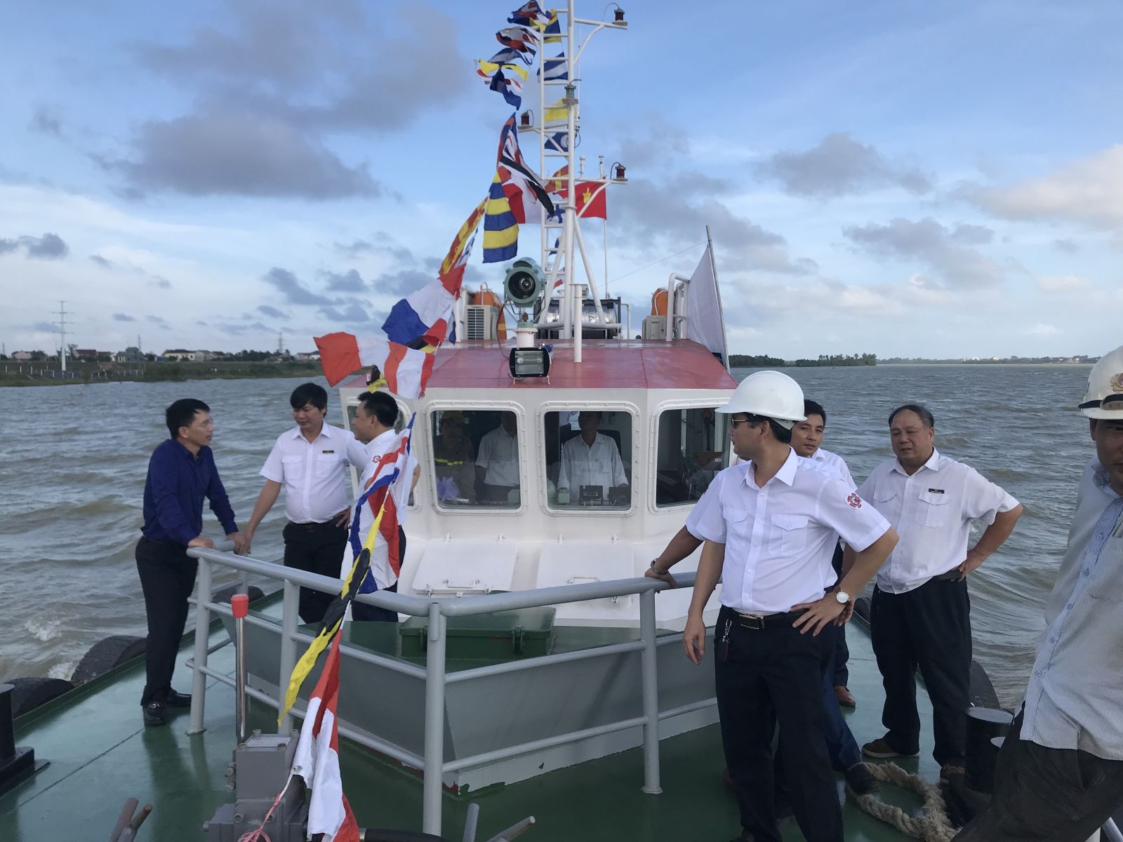 Điều kiện làm việc, ăn ở của người lao động thêm cải thiện từ giám sát của Công đoàn Điều kiện làm việc, ăn ở của người lao động thêm cải thiện từ giám sát của Công đoàn