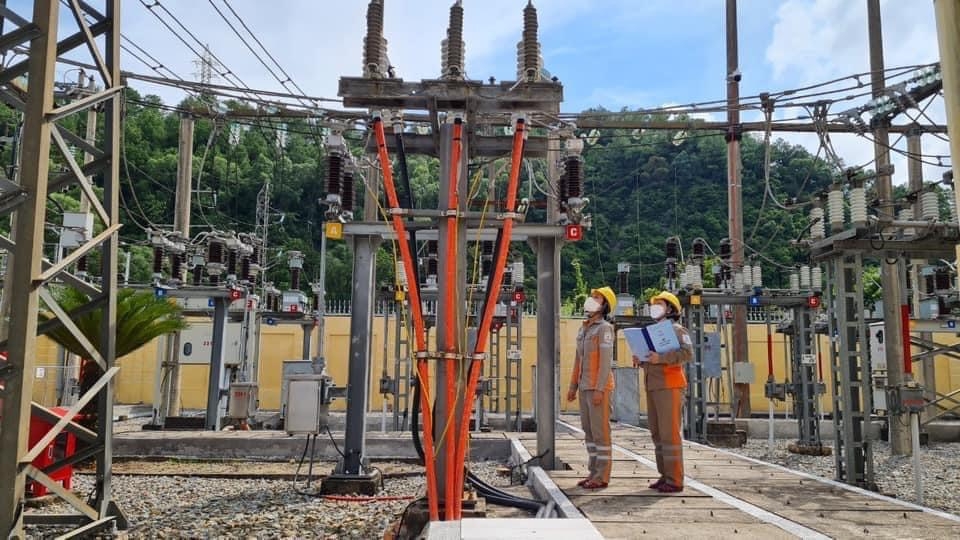Nữ cán bộ công đoàn tình nguyện san sẻ khó khăn với đồng nghiệp Nữ cán bộ công đoàn tình nguyện san sẻ khó khăn với đồng nghiệp