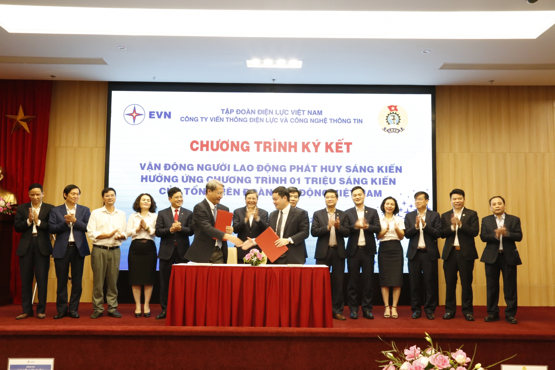 Thực hiện 10.000 sáng kiến trong Tập đoàn Điện lực Việt Nam (giai đoạn 2022 - 2023) Thực hiện 10.000 sáng kiến trong Tập đoàn Điện lực Việt Nam (giai đoạn 2022 - 2023)