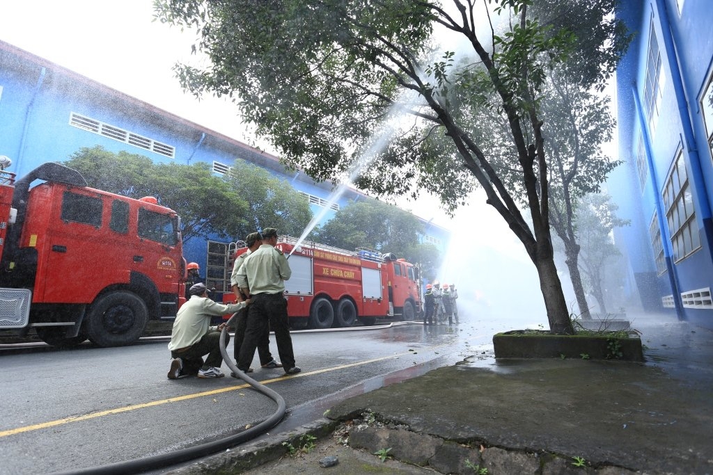 Phong trào thi đua toàn diện gắn với an toàn lao động, danh dự của từng xí nghiệp